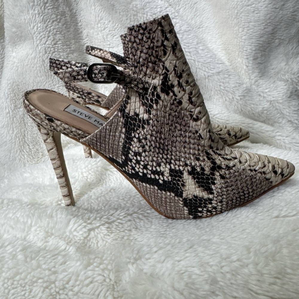 Steve Madden Black and White Heels with Stiletto Design